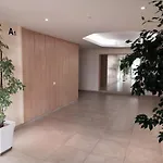 Appartement 2 Pieces Climatise Avec Balcon Dans Le Vieil Antibes, Avec Ascenseur *