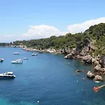 2 Pieces Climatise Avec Balcon Dans Le Vieil Antibes, Avec Ascenseur Appartement Antibes