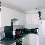 2 Pieces Climatise Avec Balcon Dans Le Vieil Antibes, Avec Ascenseur Appartement Antibes