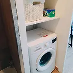 Appartement 2 Pieces Climatise Avec Balcon Dans Le Vieil Antibes, Avec Ascenseur *