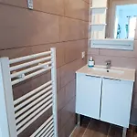 2 Pieces Climatise Avec Balcon Dans Le Vieil Antibes, Avec Ascenseur Appartement