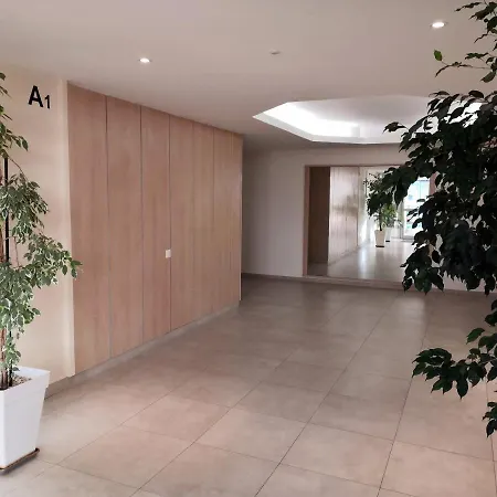 شقة 2 Pieces Climatise Avec Balcon Dans Le Vieil Antibes, Avec Ascenseur *