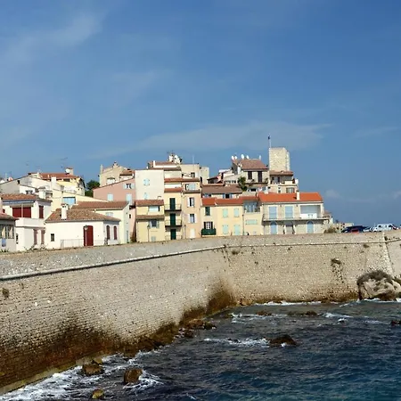 شقة 2 Pieces Climatise Avec Balcon Dans Le Vieil Antibes, Avec Ascenseur أنتيب