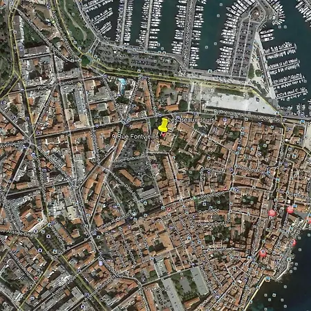 2 Pieces Climatise Avec Balcon Dans Le Vieil Antibes, Avec Ascenseur Apartmán Antibes
