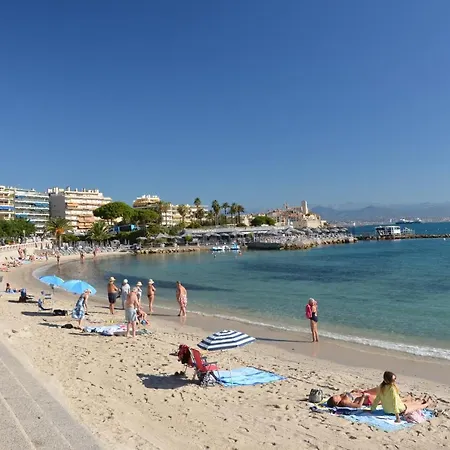 2 Pieces Climatise Avec Balcon Dans Le Vieil Antibes, Avec Ascenseur أنتيب