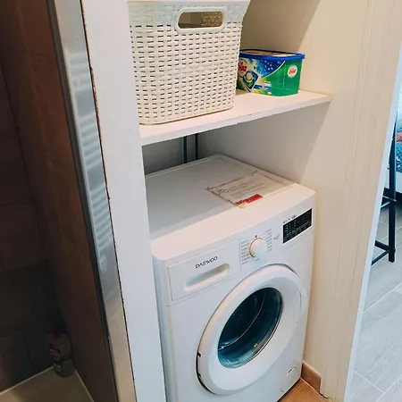 شقة 2 Pieces Climatise Avec Balcon Dans Le Vieil Antibes, Avec Ascenseur *