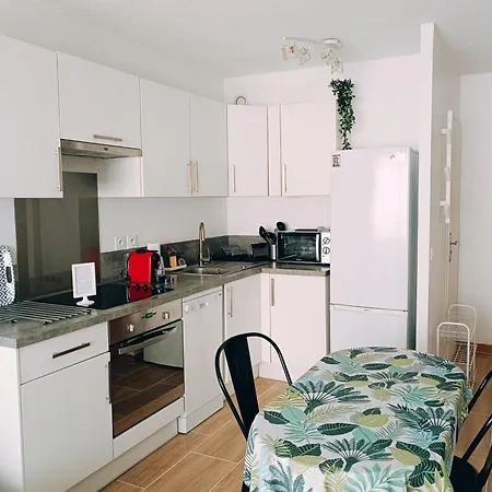 Apartmán 2 Pieces Climatise Avec Balcon Dans Le Vieil Antibes, Avec Ascenseur
