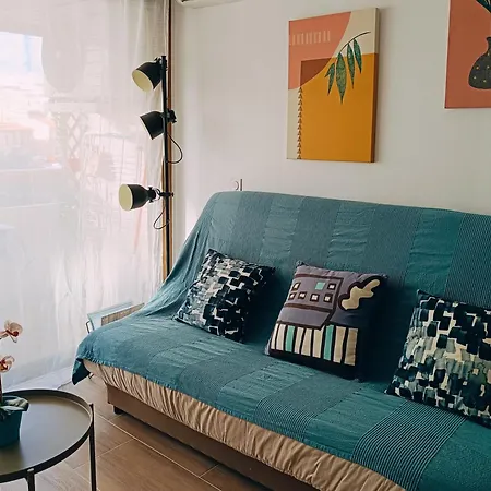 2 Pieces Climatise Avec Balcon Dans Le Vieil Antibes, Avec Ascenseur Apartmán