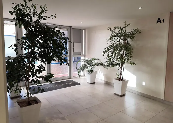 2 Pieces Climatise Avec Balcon Dans Le Vieil Antibes, Avec Ascenseur Apartmán *