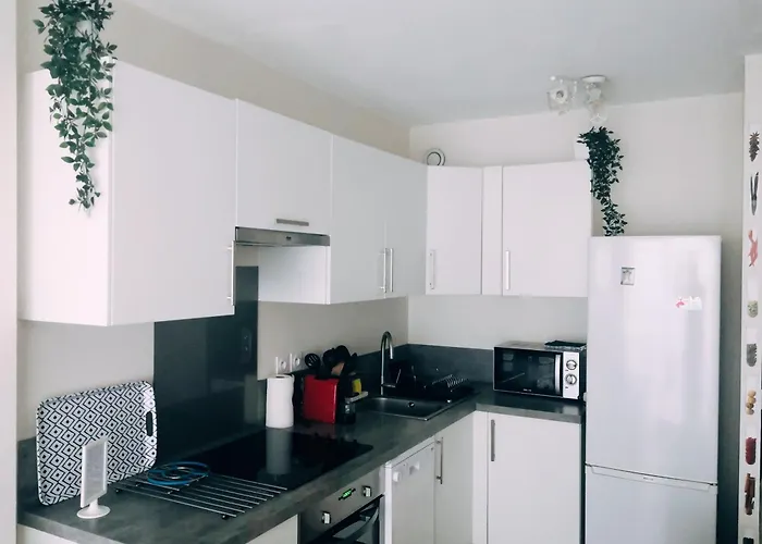2 Pieces Climatise Avec Balcon Dans Le Vieil Antibes, Avec Ascenseur Apartmán Antibes