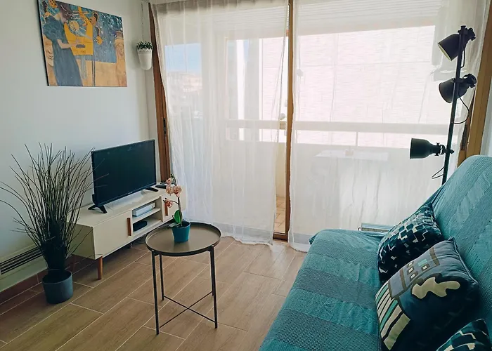 2 Pieces Climatise Avec Balcon Dans Le Vieil Antibes, Avec Ascenseur 앙티브
