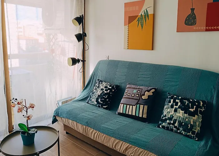 2 Pieces Climatise Avec Balcon Dans Le Vieil Antibes, Avec Ascenseur 아파트