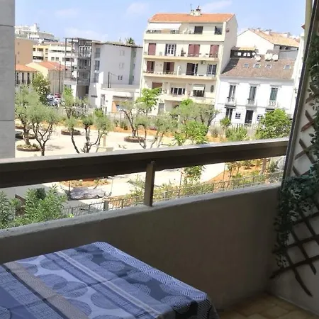 2 Pieces Climatise Avec Balcon Dans Le Vieil Antibes, Avec Ascenseur 앙티브