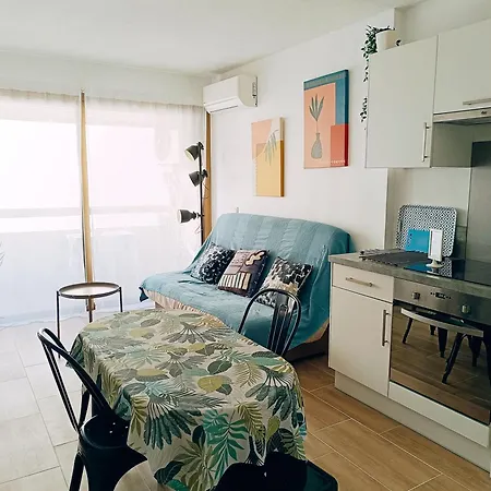 Apartment 2 Pieces Climatise Avec Balcon Dans Le Vieil Antibes, Avec Ascenseur *