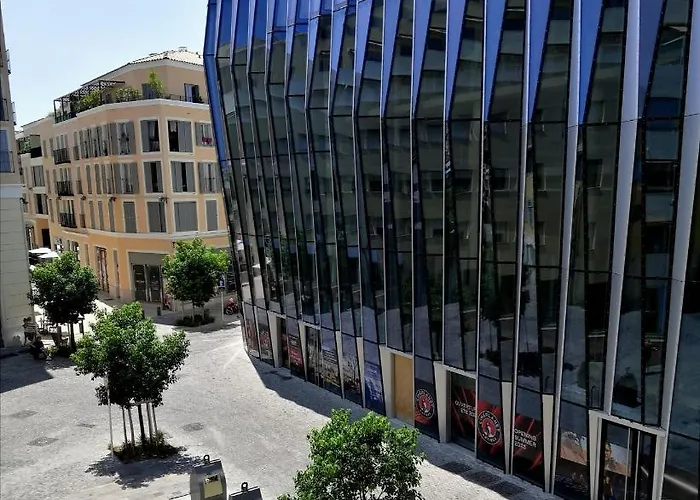 2 Pieces Climatise Avec Balcon Dans Le Vieil Antibes, Avec Ascenseur Antibes