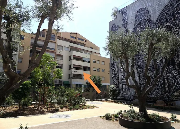 2 Pieces Climatise Avec Balcon Dans Le Vieil Antibes, Avec Ascenseur Lejlighed Antibes