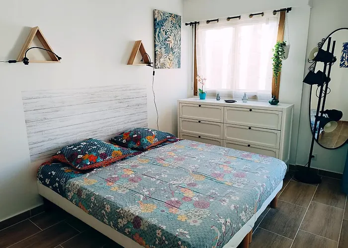 2 Pieces Climatise Avec Balcon Dans Le Vieil Antibes, Avec Ascenseur