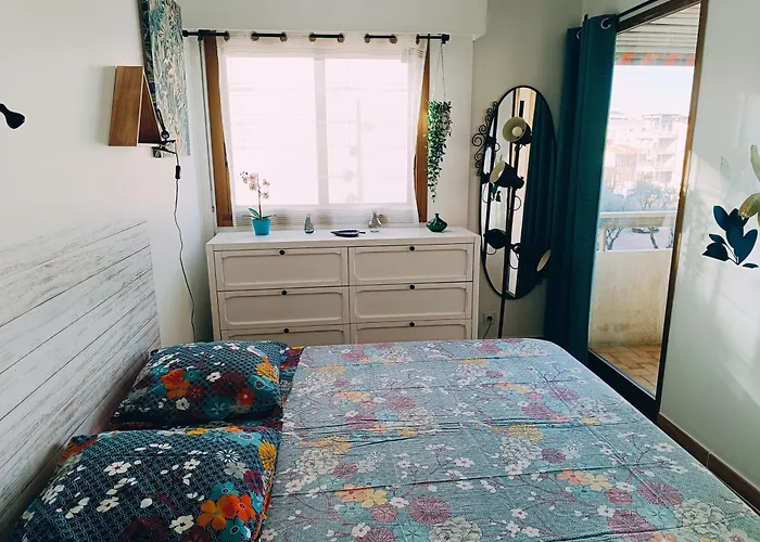 Lejlighed 2 Pieces Climatise Avec Balcon Dans Le Vieil Antibes, Avec Ascenseur